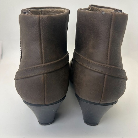 Lifestrides Brown Low-Heel Faux‎ Leather Ankle Boots W/ Zippers & Gold Accents - Picture 9 of 12